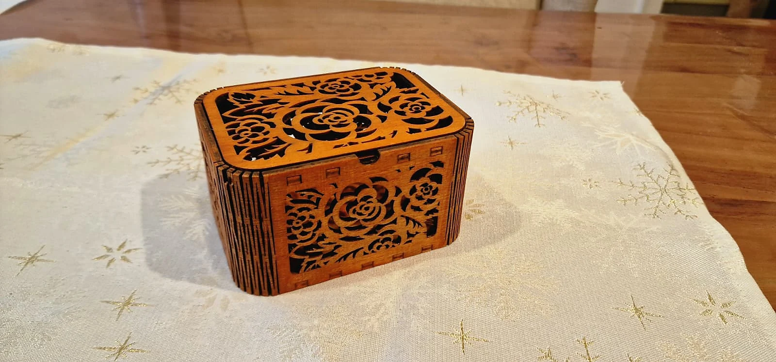 Handgefertigte dekorative Holzbox